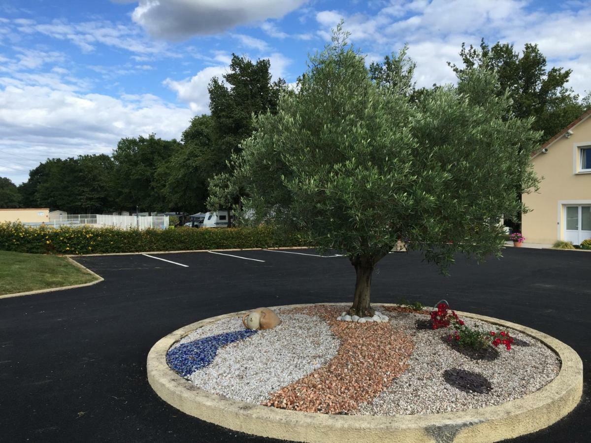 Camping Les Petites Minaudieres Saint-Sauveur (Vienne) Exterior photo